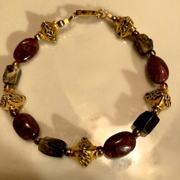 Vintage Natural polished Amethyst bracelet with Vermeil hardware and charms. EUC - Picture 10 of 15